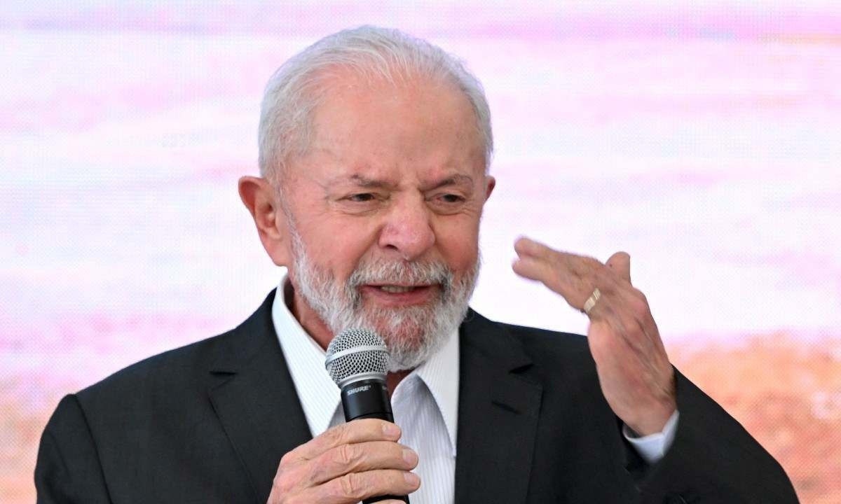 A pesquisa mostra que 47% dos eleitores poderiam votar para reeleger Lula, mas 49% rejeitam o atual chefe do Executivo -  (crédito: EVARISTO SA / AFP))