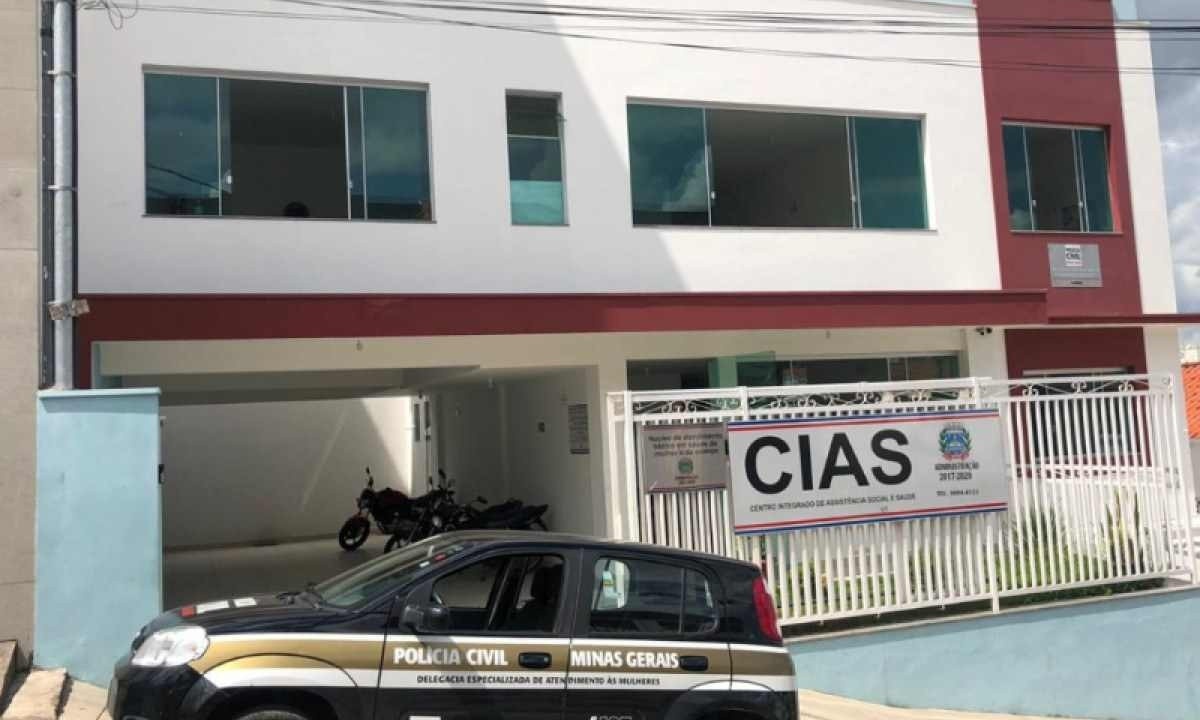 Pai das crianças foi levado à delegacia da Polícia Civil em Lavras e depois seguiu para o sistema prisional -  (crédito: PCMG)