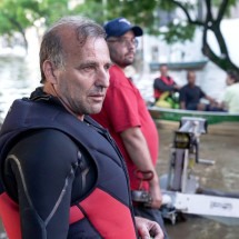 O gaúcho de 59 anos que resgatou 300 pessoas de caiaque - sem saber nadar: ‘Não posso me deprimir diante da tragédia’ - BBC