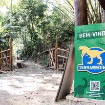 Conheça parque com dinossauros em tamanho real e ambiente imersivo no Rio