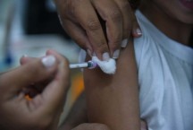Vacinas contra a gripe começam a ser aplicadas em escolas municipais de BH