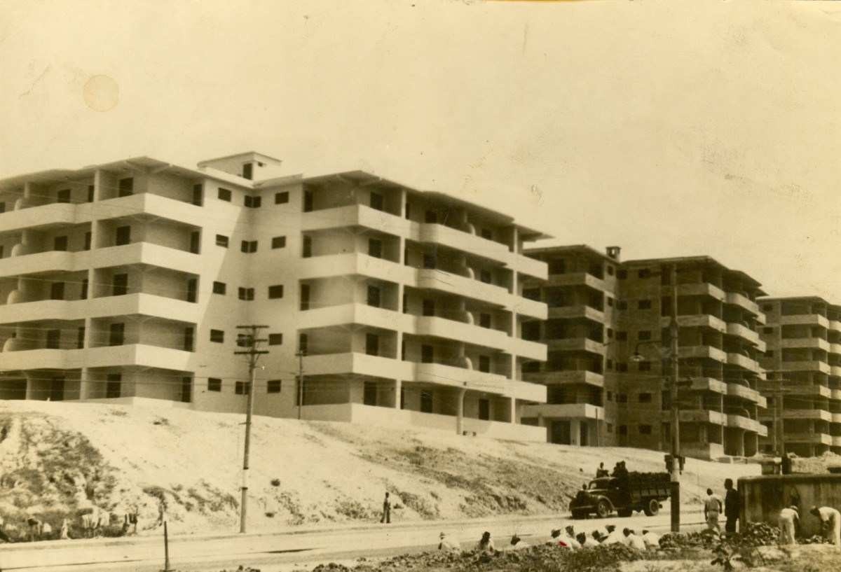 Construção do conjunto IAPI, na Lagoinha, em BH. Anos 40-Arquivo EM - 7/9/1948