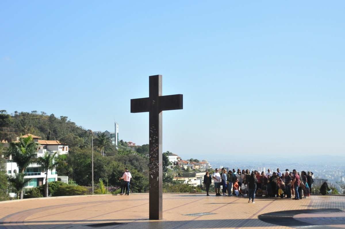 PBH vai processar influenciador que fez evento na Praça do Papa