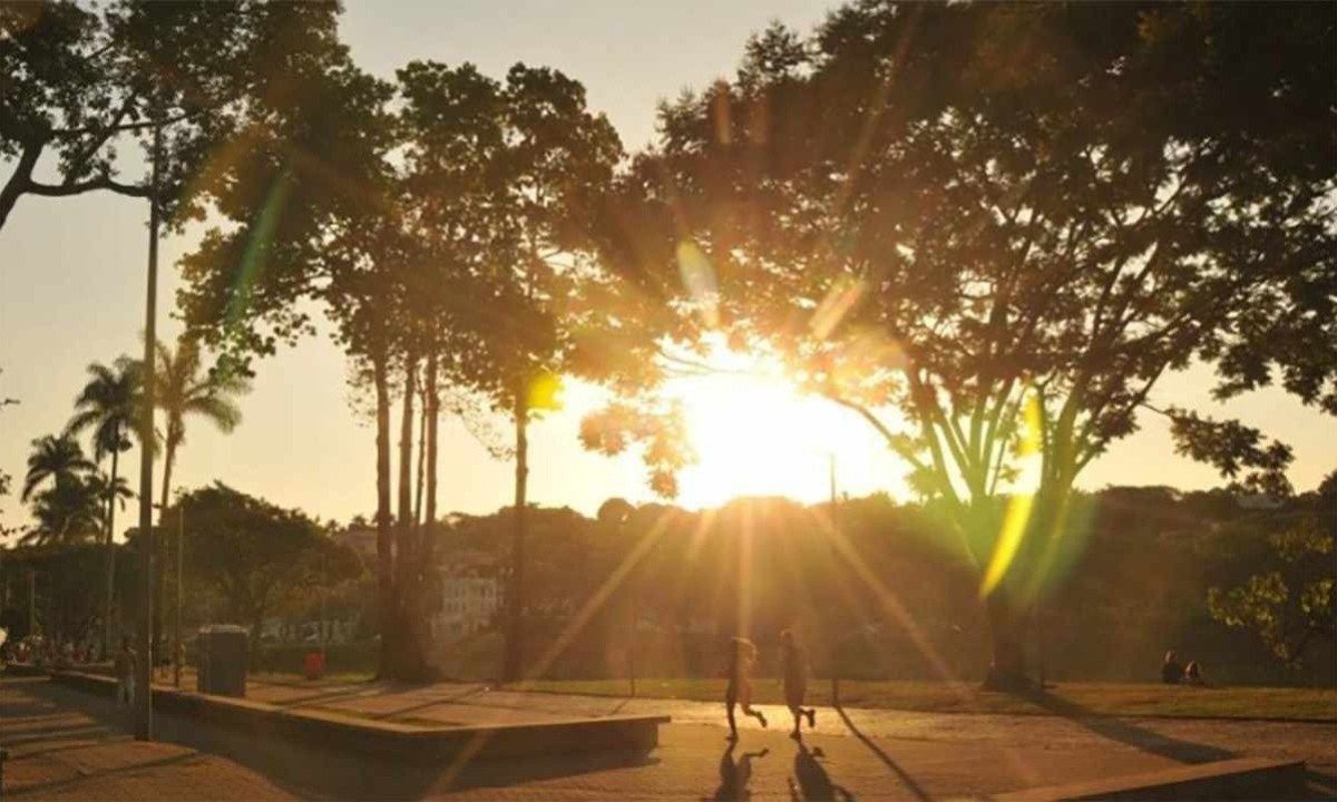 Onda de calor passa sobre Minas Gerais e deixa várias regiões e a capital com dias quentes e de poucas nuvens -  (crédito: Tulio Santos/EM/D.A.Press)