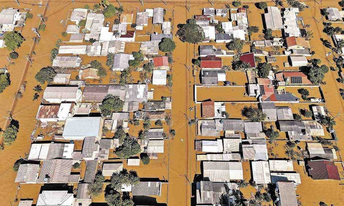 A cidade de Eldorado do Sul, no Rio Grande do Sul, inundada pelas chuvas -  (crédito: Carlos FABAL / AFP)