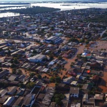 Inundação atingiu 300 mil imóveis e 800 instalações de saúde no RS - Mauricio Tonetto / Secom