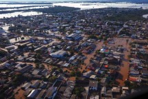 Inundação atingiu 300 mil imóveis e 800 instalações de saúde no RS