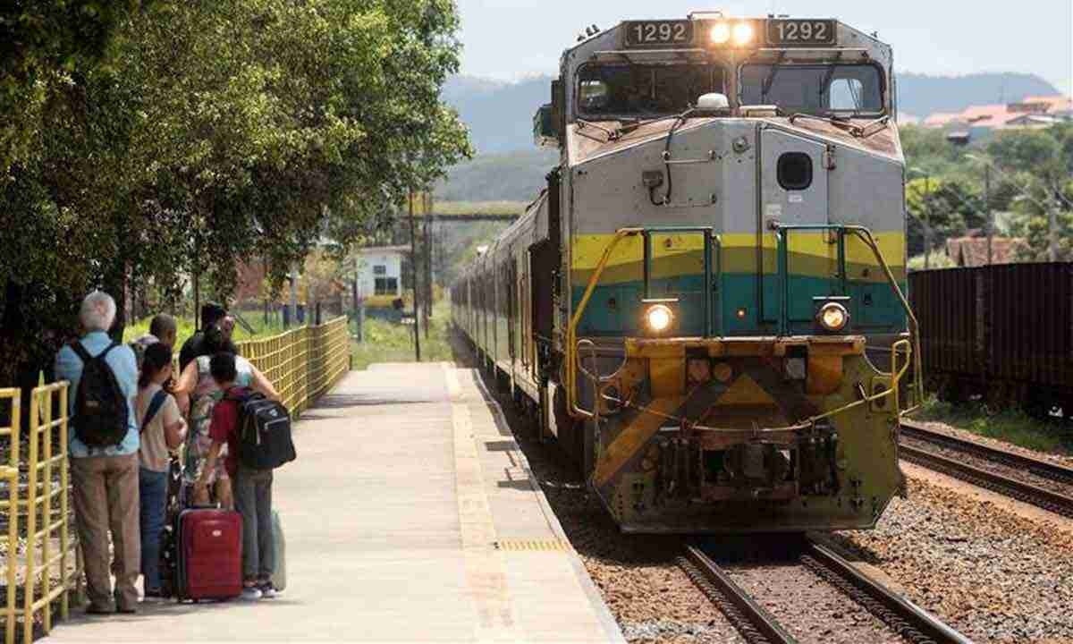 Passageiros aguardam o trem que faz o trajeto entre as capitais de MG e do ES -  (crédito: Fotos: Vale/Divulgação)