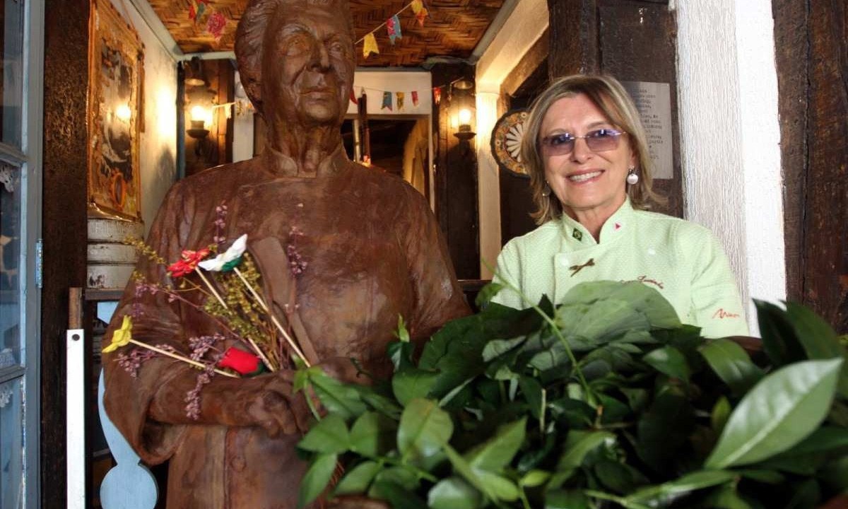 Márcia Nunes, do Dona Lucinha, aprendeu com a mãe a usar ingredientes como ora-pro-nóbis e taioba -  (crédito: Jair Amaral/EM/D.A Press)