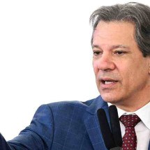 Haddad para bolsonarista: 'Faz exame de DNA e descobre quem deu calote' - EVARISTO SA / AFP