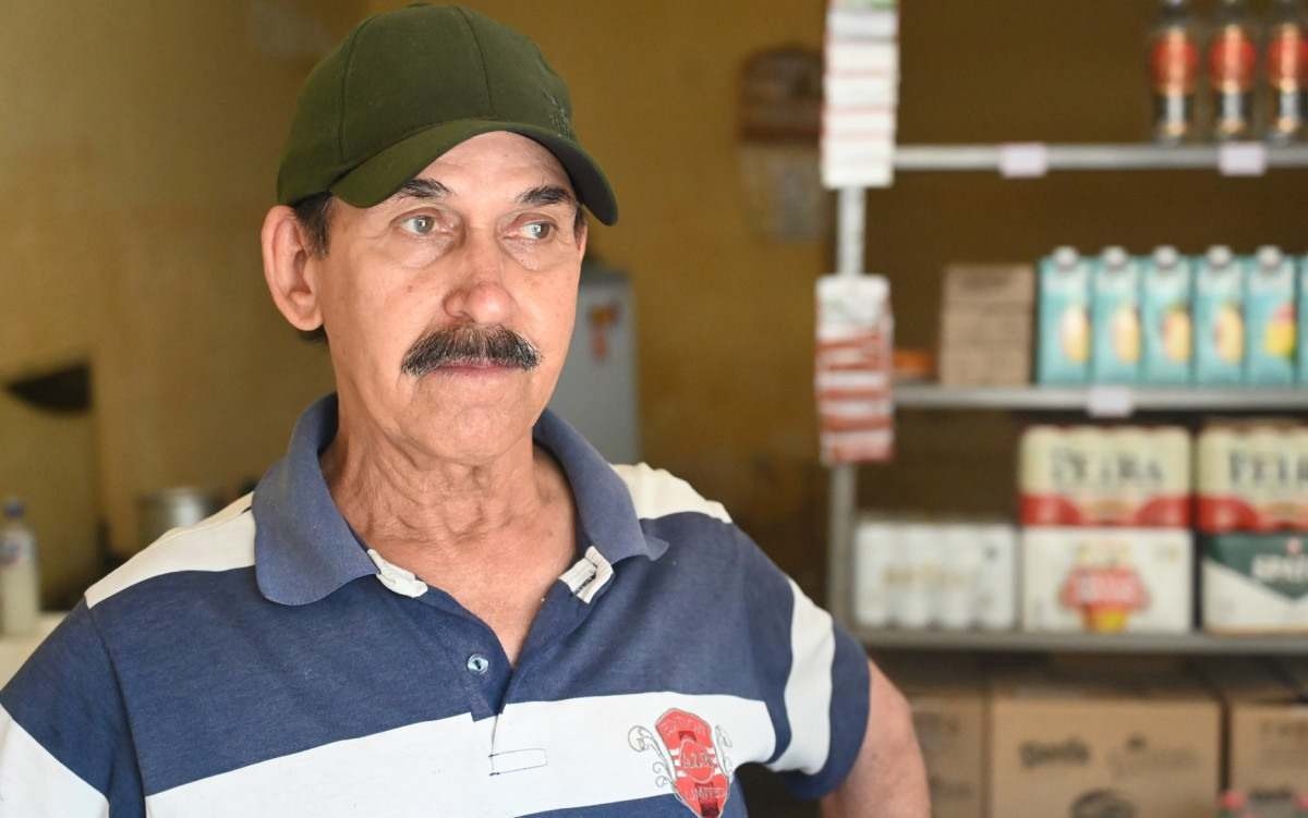 Alberto da Silva Faria, comerciante de Rio Acima: "Pensei até em fechar. Foi muito triste chegar aqui e ver tudo perdido"