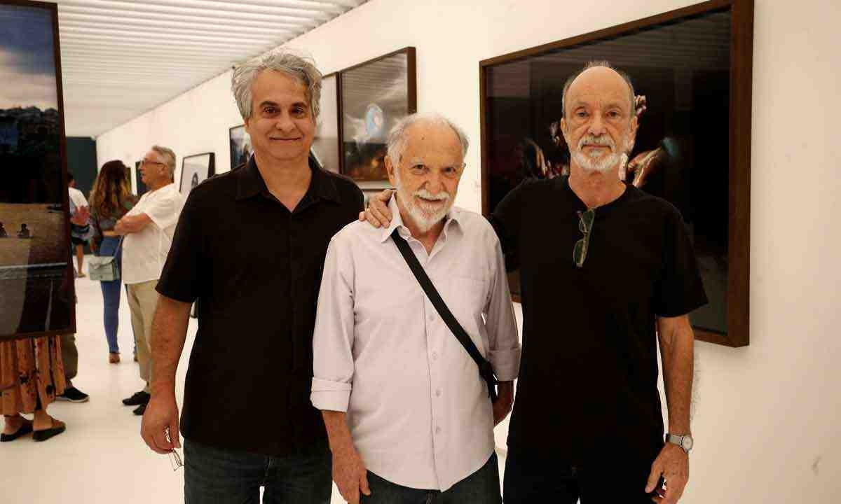 Eugênio Sávio, Miguel Aun e José Luiz Pederneiras na abertura da exposição de Daniel Moreira, no Minas Tênis Clube