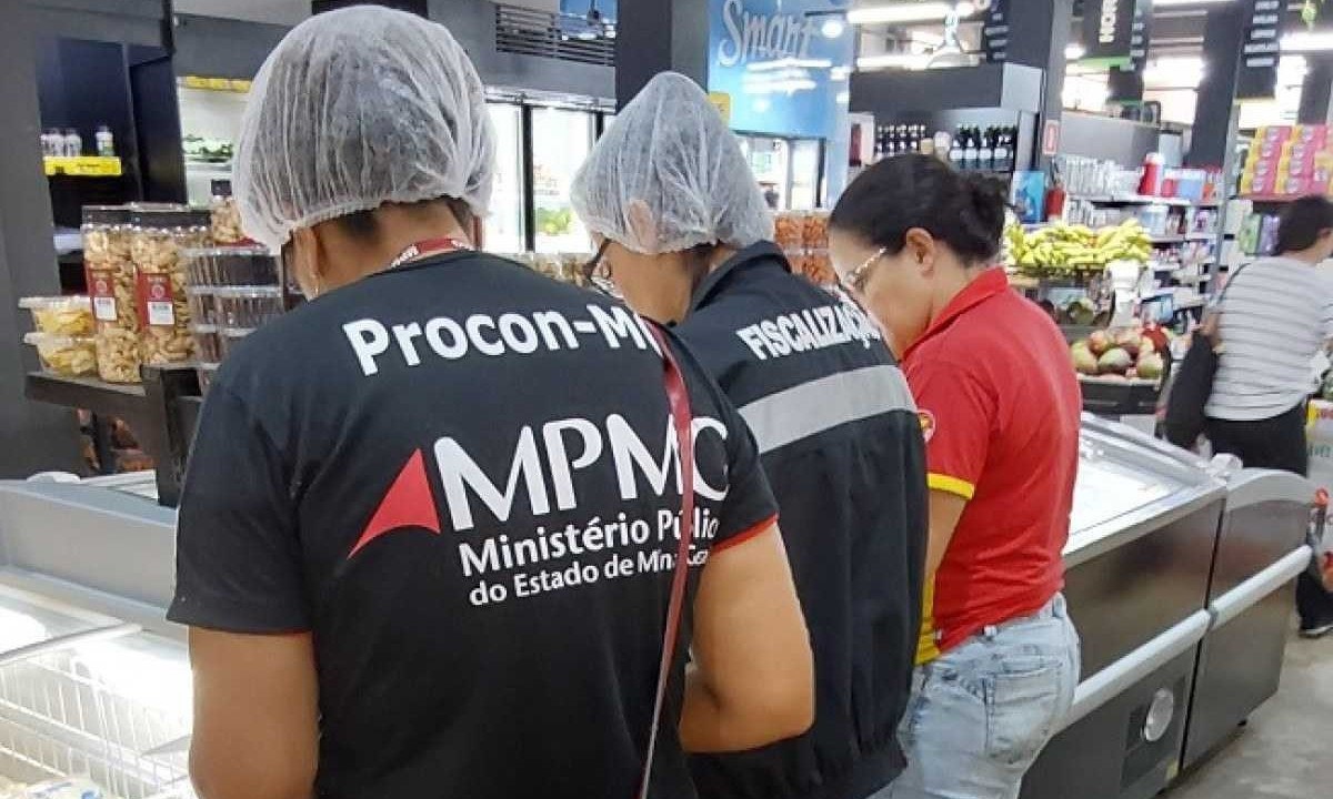 Procon-MG apreendeu 425,6 mil quilos de carne imprópria para o consumo em Araguari -  (crédito: MPMG)