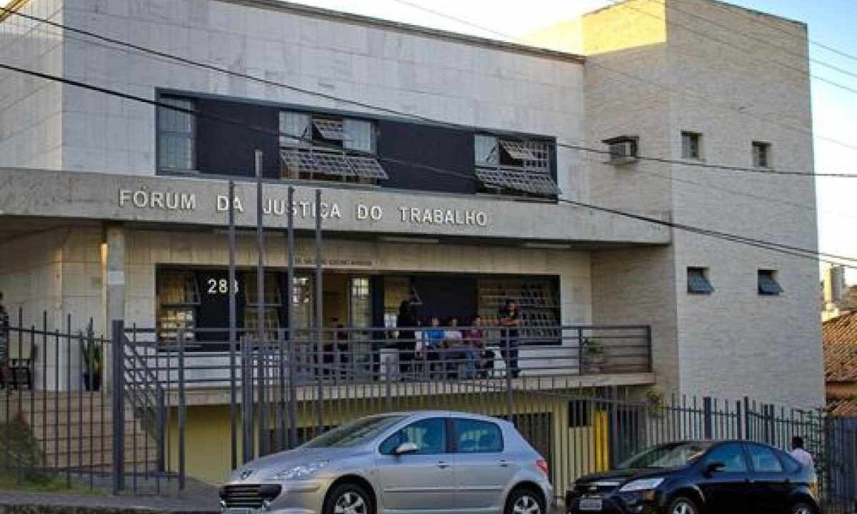 O processo da 1° Vara do Trabalho de Formiga definiu que a mulher teria as faltas abonadas se estivesse doente, portanto deveria ter o mesmo tratamento pelo adoecimento de sua filha -  (crédito: Reprodução / TRT-MG Formiga / Augusto Ferreira)