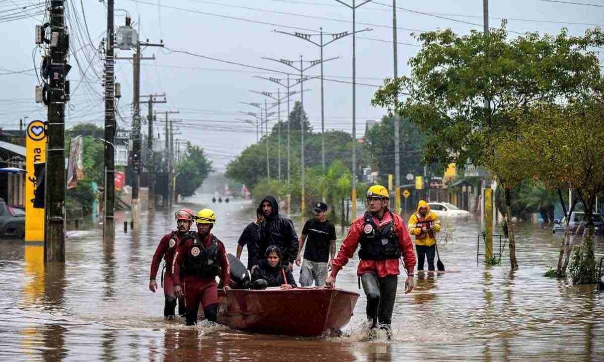 Governo precisa novamente abrir os cofres para aliviar os danos da catástrofe no Sul -  (crédito: Nelson Aalmeida/AFP)