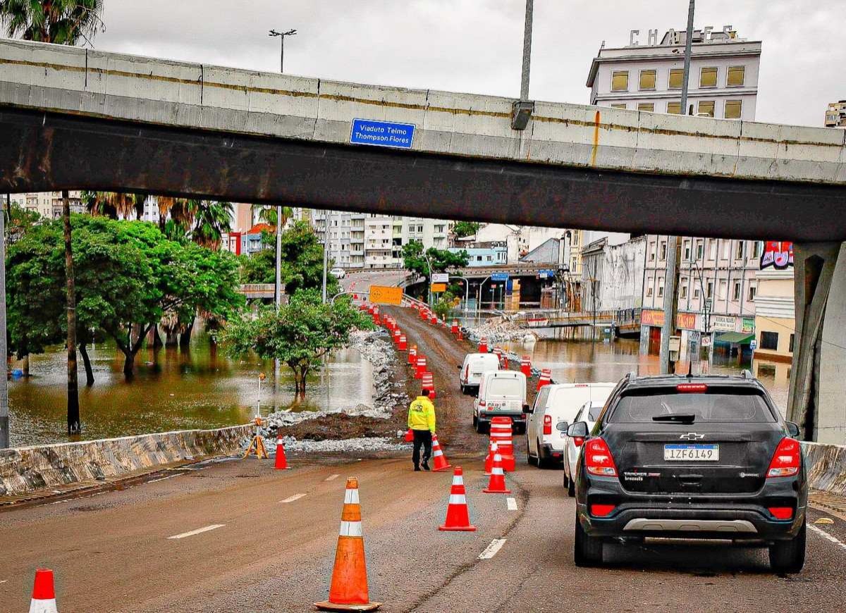 Porto Alegre pode ficar alagada por mais de um mês