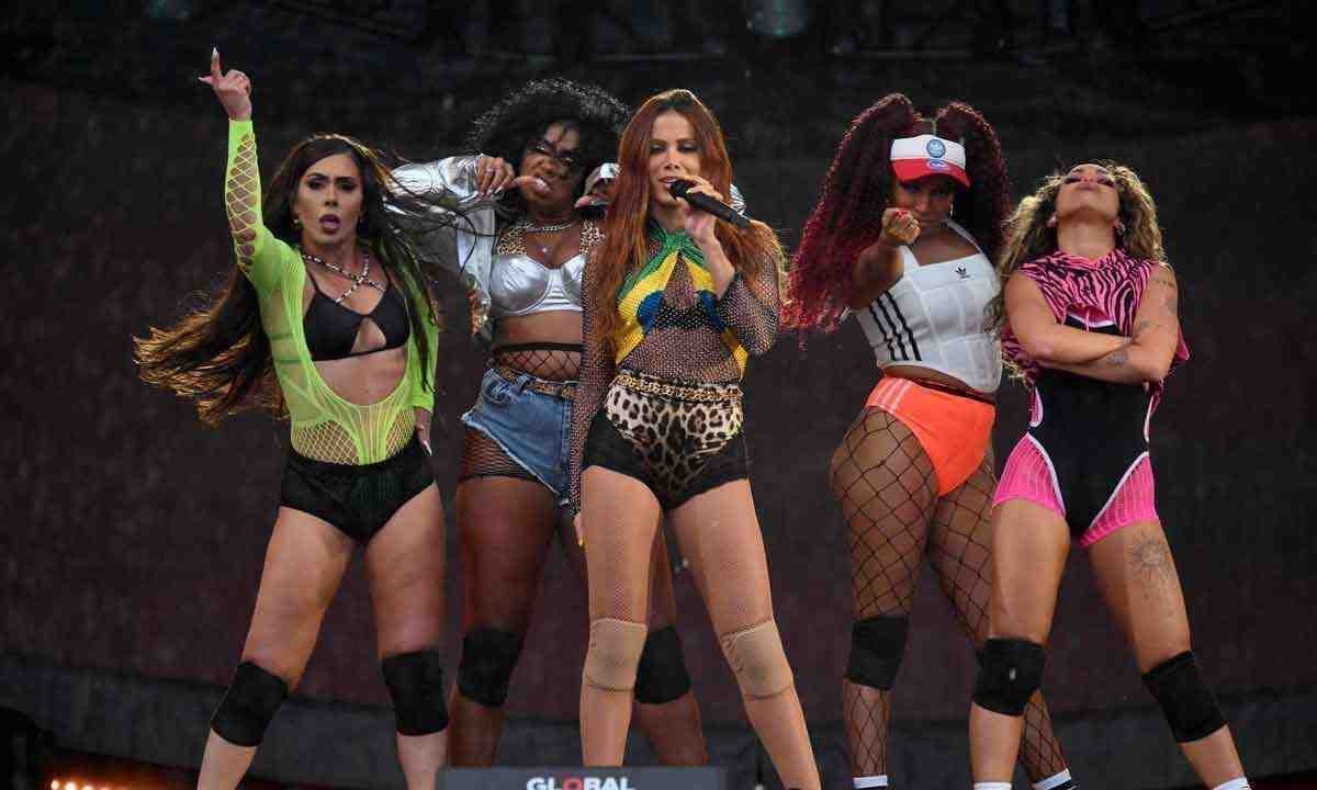 Anitta condena fãs que praticam intolerância religiosa após anunciar clipe