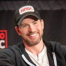 Chris Evans voltará a ser Capitão América em série para Disney+ - Chris Roth  wikimedia commons