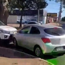 Assaltante rouba carro em shopping e bate em viatura durante perseguição - PMDF/Divulgação