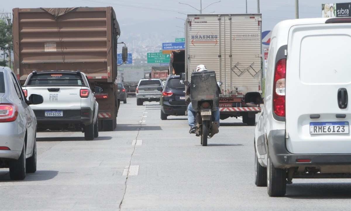 MG-010 é rota de ligação entre Belo Horizonte e o Aeroporto de Confins -  (crédito: Edesio Ferreira/EM/D.A Press)