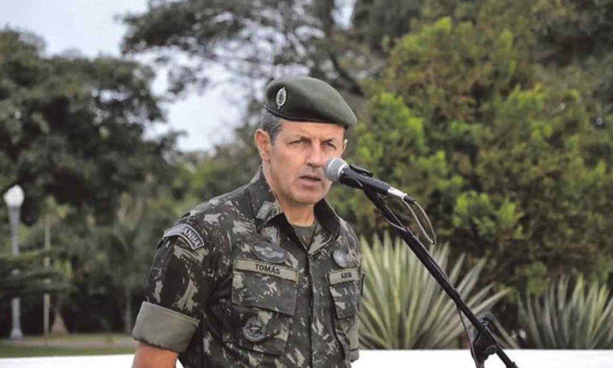 General Tomás Paiva determinou que a Força estude a viabilidade de conceder um auxílio emergencial para os militares afetados pelos temporais no Rio Grande do Sul. -  (crédito: Divulgação/Exército)