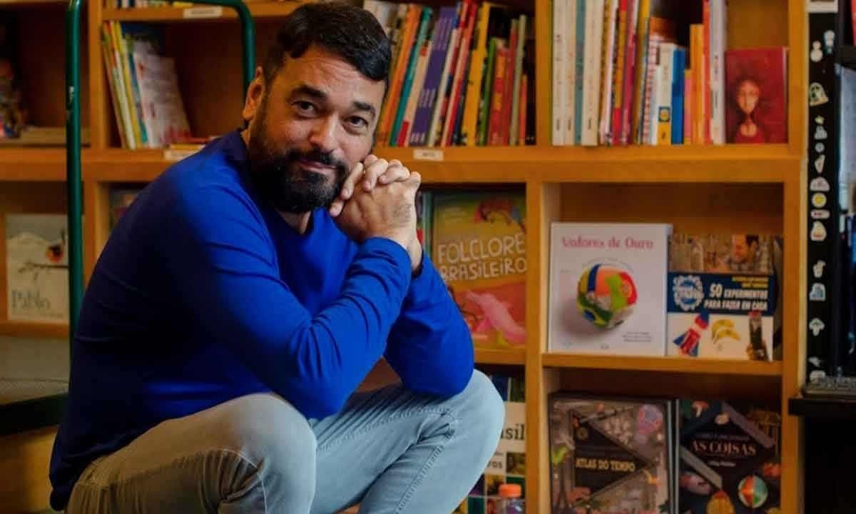 No livro, carioca Alex Andrade usa a voz da protagonista para falar sobre abuso, trabalho doméstico e família -  (crédito: Lorena Mossa/DIVULGAÇÃO)