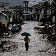 'Barulho da chuva já me deixa desesperada': vítimas de enchentes podem ter mesmo transtorno dos sobreviventes de guerra - Reuters