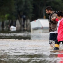 'É muito triste passar por tudo isso outra vez': os voluntários de resgate em 2023 que voltaram a atuar nas enchentes - Luiz Antônio Araújo