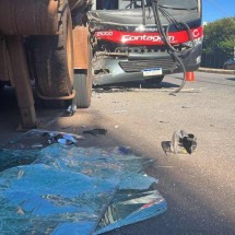 Veja imagens do acidente entre ônibus e carreta no Barreiro, em BH - Wellington Barbosa/EM/D.A.Press