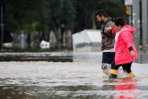 'É muito triste passar por tudo isso outra vez': os voluntários de resgate em 2023 que voltaram a atuar nas enchentes