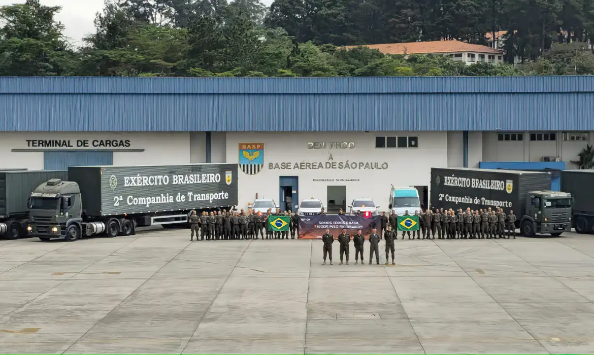 Caminhões levam 200 toneladas de doações para vítimas das chuvas -  (crédito: EBC)