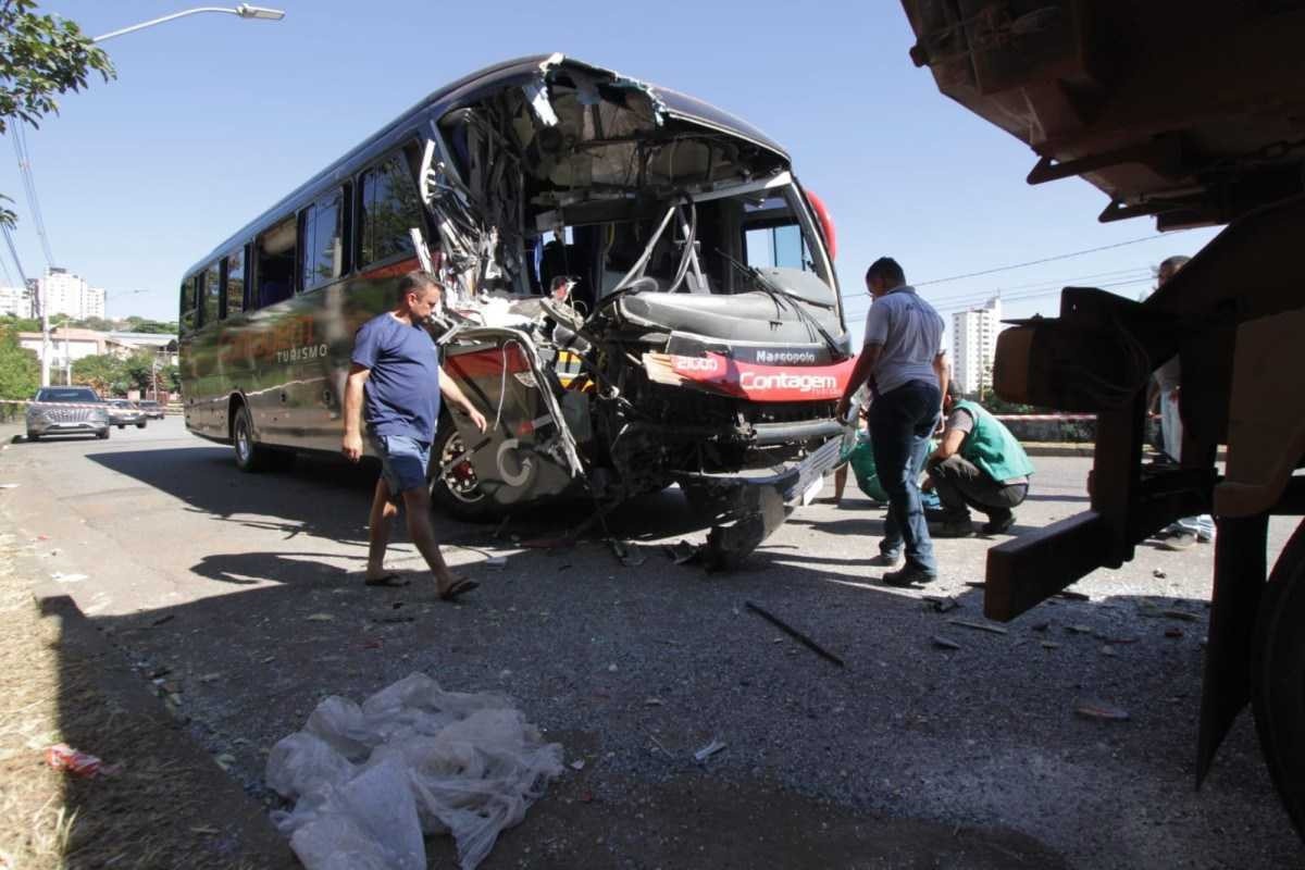 Destroços da colisão 