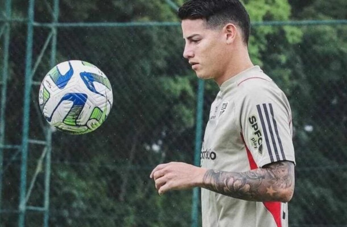 James Rodríguez comenta em publicação que pede sua volta ao Everton