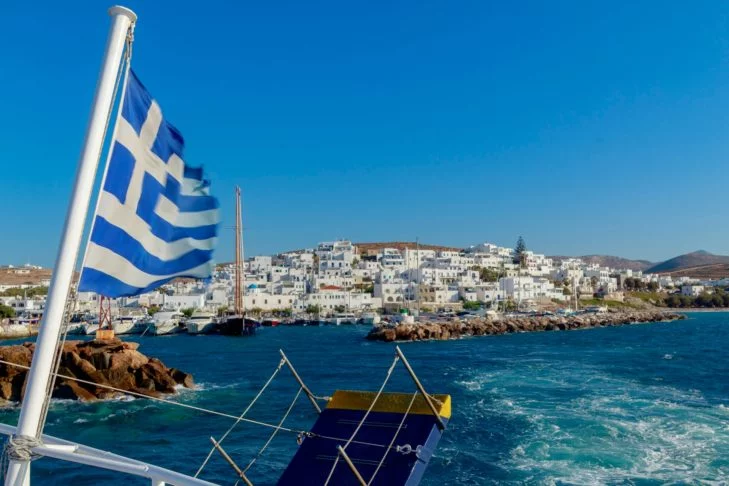 Quando se fala nos destinos mais visitados na Grécia, é muito provável que o nome de Santorini apareça em primeiro lugar. Mas, mais recentemente, um outro paraíso grego vem chamando a atenção dos turistas. -  (crédito: Peter Boccia Unsplash)