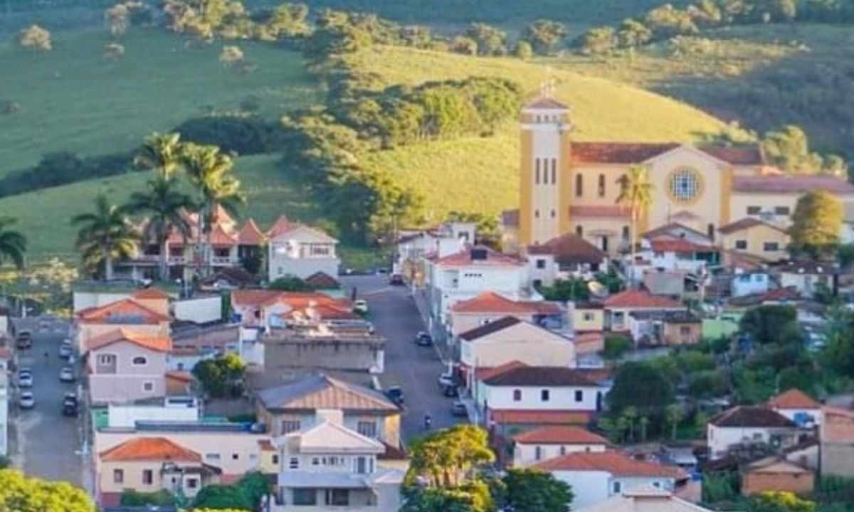Jesuânia tem cerca de 5 mil habitantes e nunca teve 100% de distribuição de água, agora irá passar a cobrar pelo consumo de água -  (crédito: Divulgação / Redes Sociais)