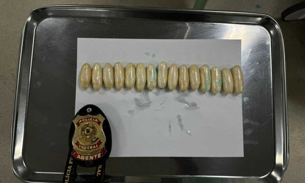 PF prende homem em Confins com 133 cápsulas de cocaína no estômago  -  (crédito: Divulgação/Polícia Federal)