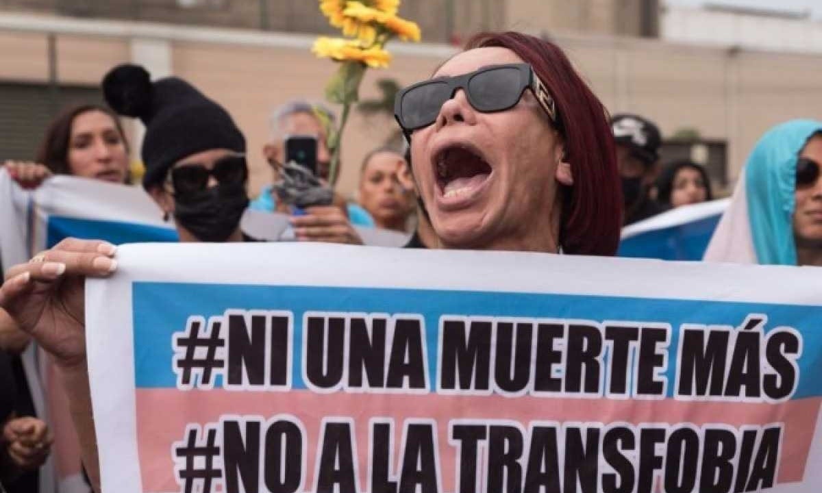 Manifestação contra a transfobia em avenida de Lima, capital do Peru: 