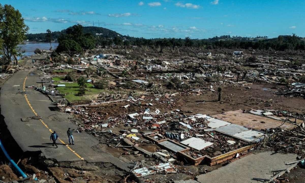 Vista aérea de Cruzeiro do Sul após as enchentes devastadoras que atingiram a região -  (crédito: Nelson Almeida/AFP)