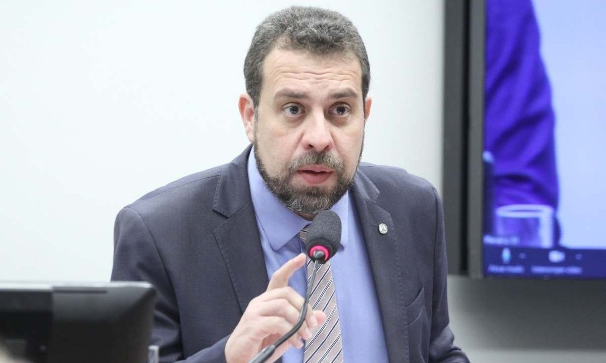 Deputado federal Guilherme Boulos vota pelo arquivamento do suposto caso de 'rachadinha' do deputado André Janones -  (crédito: Vinicius Loures / Câmara dos Deputados)