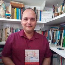 Professor da UFMG lança livro e faz palestra sobre "O que dizem as cartas" - Maria Clara Garcia / divulgação