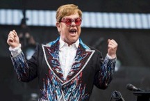 Elton John explica porque odeia ser fotografado