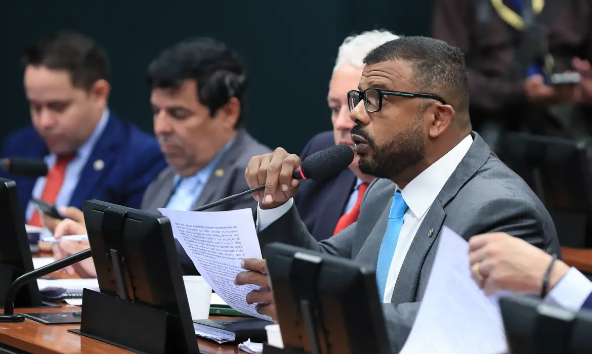 Conselho arquiva representação contra deputado por violência doméstica -  (crédito: EBC)