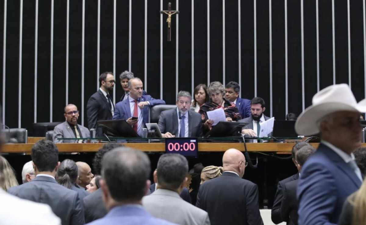 Deputados aprovam projeto que suspende dívida do RS por 3 anos