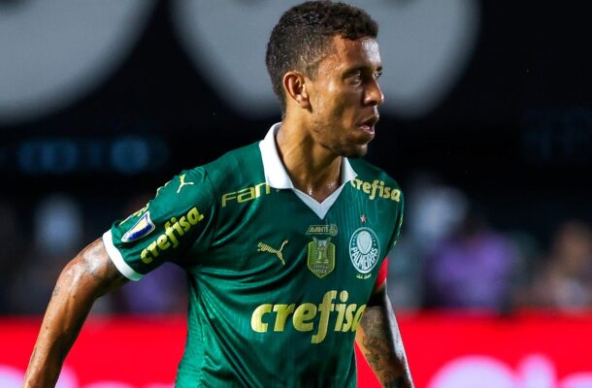 Marcos Rocha recebe homenagem do Palmeiras por marca de 300 jogos