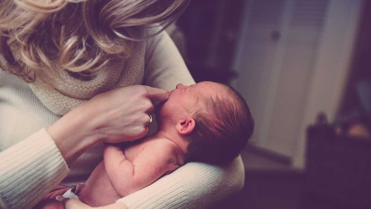 Projeto que prorroga licença-maternidade a servidoras adotantes é aprovado