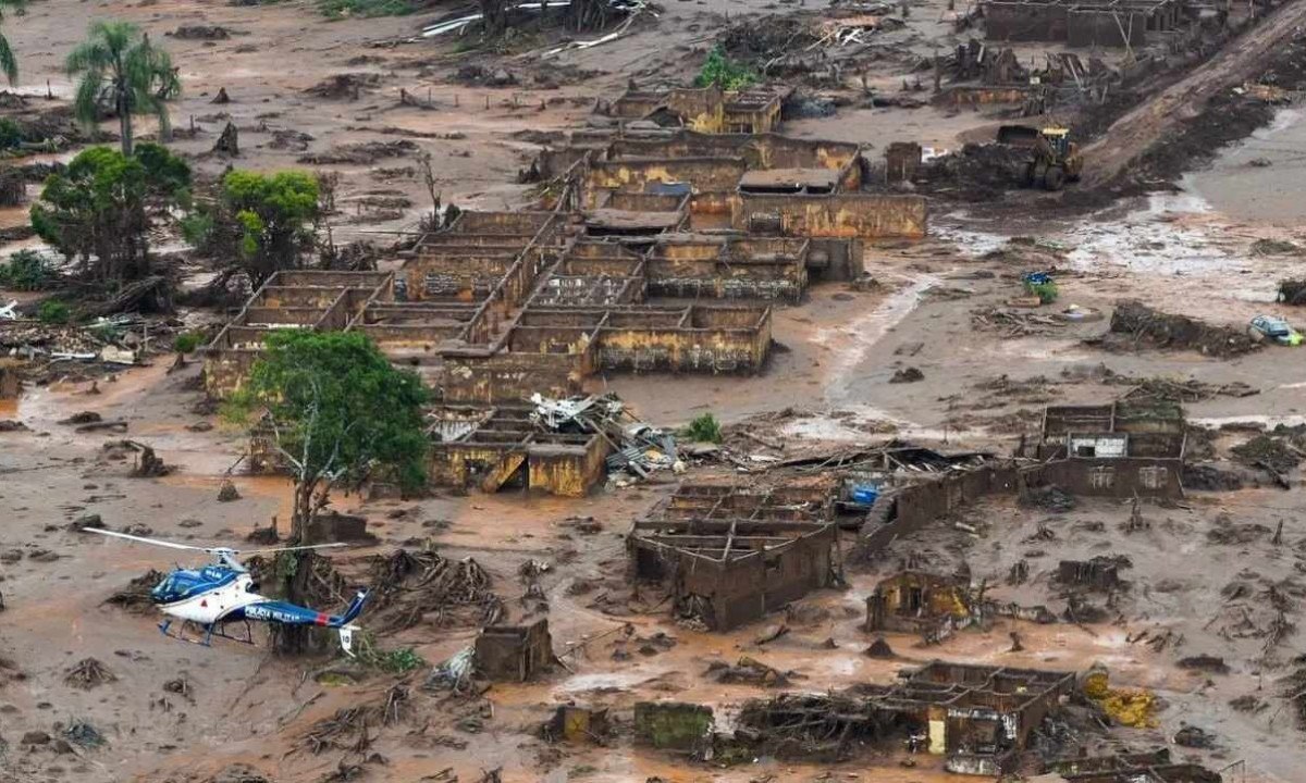 Tragédia em Mariana foi considerada o maior desastre mundial envolvendo barragens de rejeitos de mineração -  (crédito: AGÊNCIA BRASIL/REPRODUÇÃO)