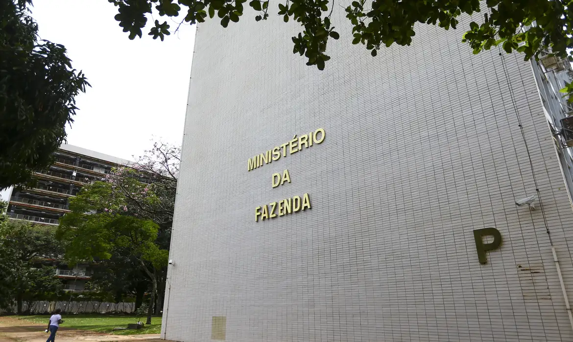 Fazenda aumenta para 2,5% estimativa de crescimento do PIB em 2024 -  (crédito: EBC)