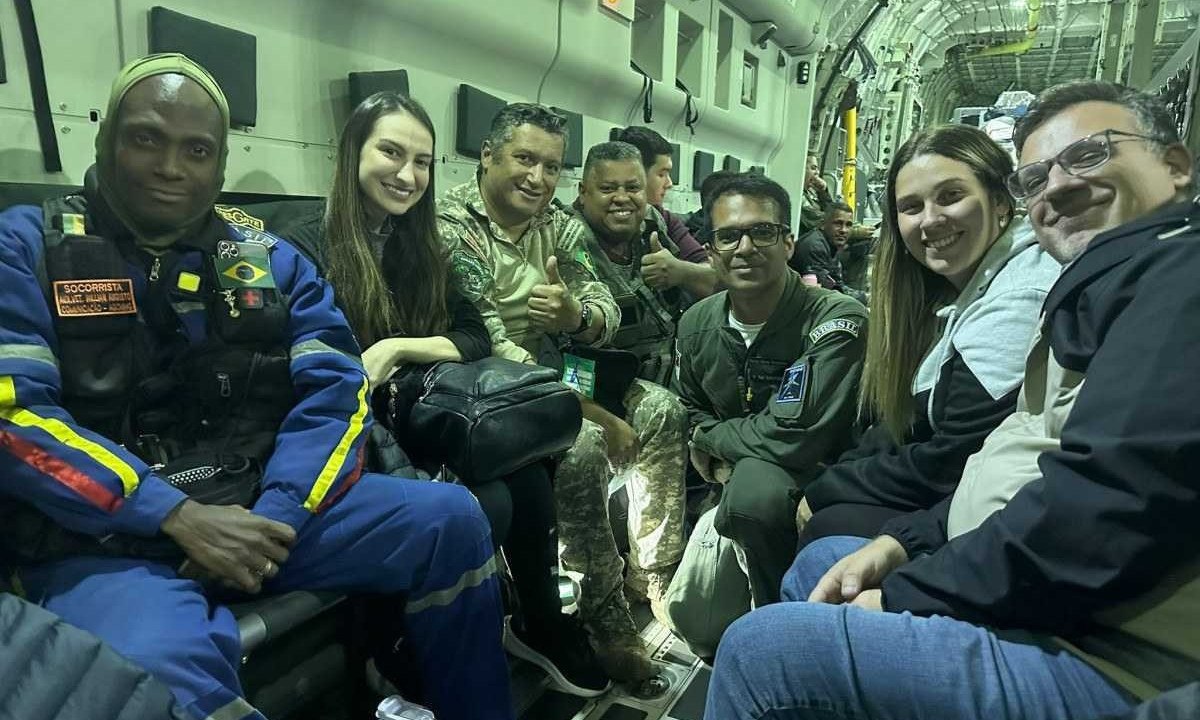 MÃ©dicos veterinÃ¡rios, biÃ³logos, tÃ©cnicos e pessoas comuns que resgatam animais no Rio Grande do Sul  -  (crédito: arquivo pessoal)