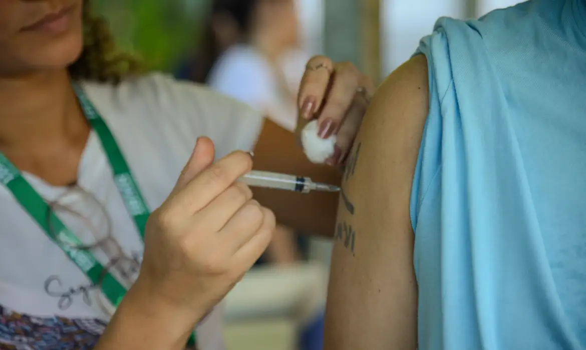 Fiocruz alerta para importância da vacina da gripe para os gaúchos -  (crédito: EBC)