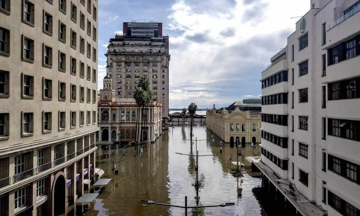 Centro Histórico de Porto Alegre completamente alagado com as chuvas que atingem o Rio Grande do Sul -  (crédito: Rafa Neddermeyer/Agência Brasil)